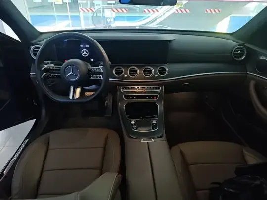 Mercedes-Benz E-Class 2023 (32599 км)