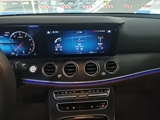 Mercedes-Benz E-Class 2023 (32599 км)