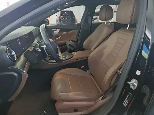 Mercedes-Benz E-Class 2023 (32599 км)
