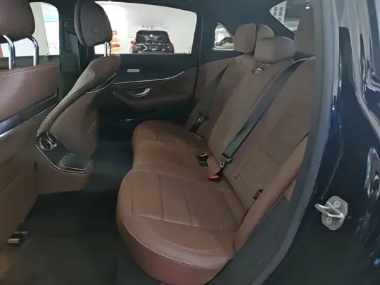 Mercedes-Benz E-Class 2023 (32599 км)