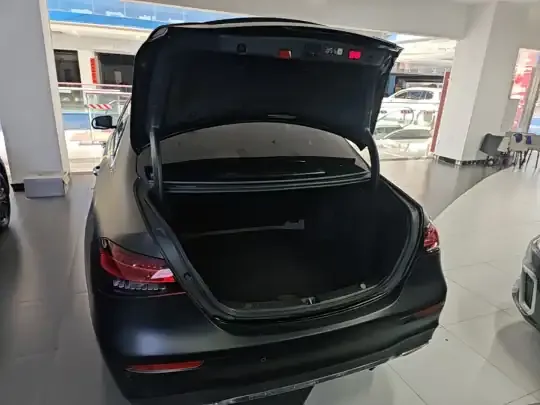 Mercedes-Benz E-Class 2023 (32599 км)