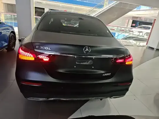 Mercedes-Benz E-Class 2023 (32599 км)