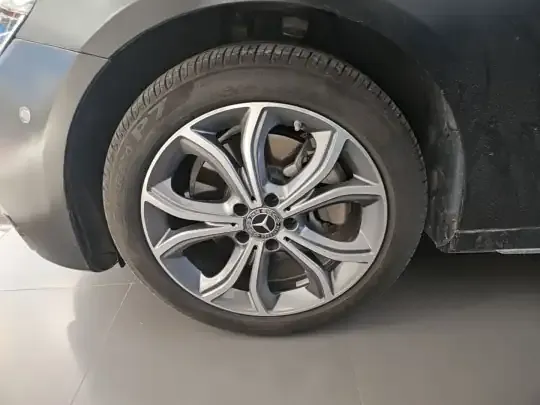 Mercedes-Benz E-Class 2023 (32599 км)