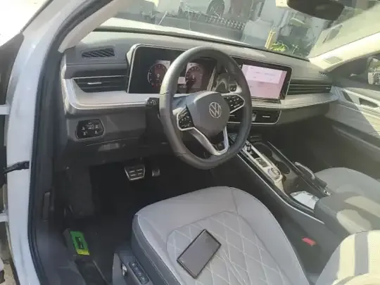 Volkswagen Tavendor 2023 (32800 км)