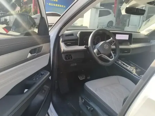 Volkswagen Tavendor 2023 (32800 км)