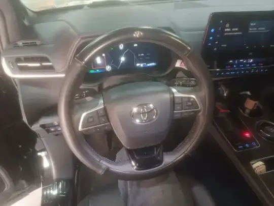 Toyota Granvia 2022 (101800 км)