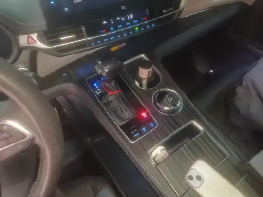 Toyota Granvia 2022 (101800 км)