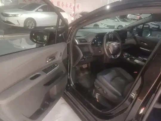 Toyota Granvia 2022 (101800 км)
