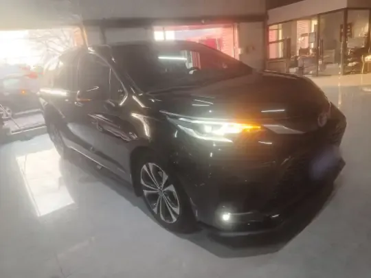 Toyota Granvia 2022 (101800 км)