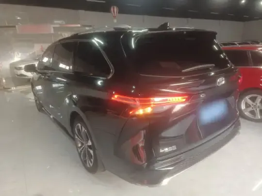 Toyota Granvia 2022 (101800 км)