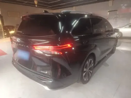 Toyota Granvia 2022 (101800 км)