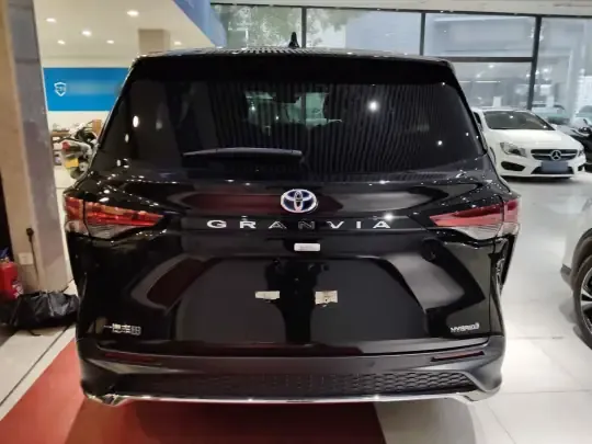 Toyota Granvia 2023 (43700 км)