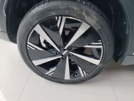 Geely Auto FX11 2023 (35400 км)