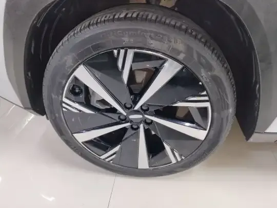 Geely Auto FX11 2023 (35400 км)