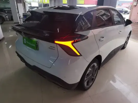 MG 4 EV 2022 (29700 км)