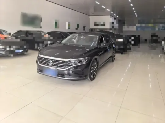 Volkswagen Passat 2023 (25100 км)