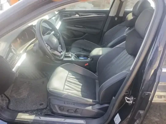 Volkswagen Passat 2023 (25100 км)