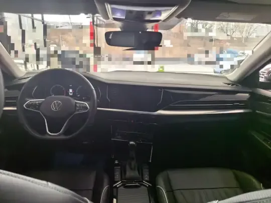 Volkswagen Passat 2023 (25100 км)