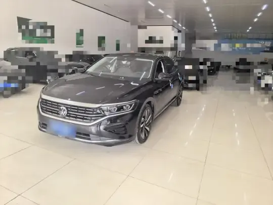 Volkswagen Passat 2023 (25100 км)