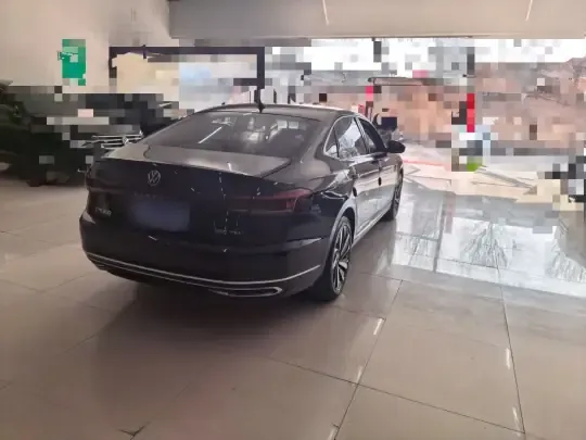 Volkswagen Passat 2023 (25100 км)