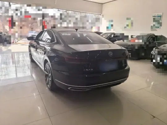 Volkswagen Passat 2023 (25100 км)