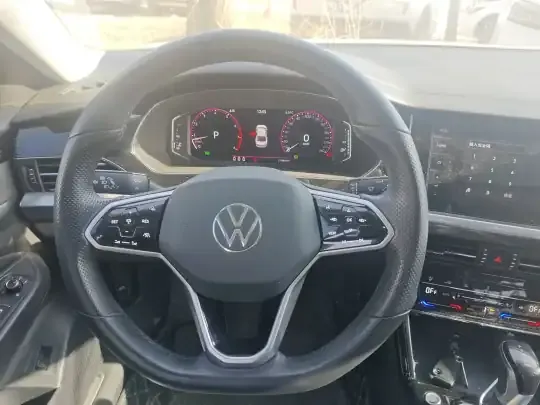 Volkswagen Passat 2023 (25100 км)