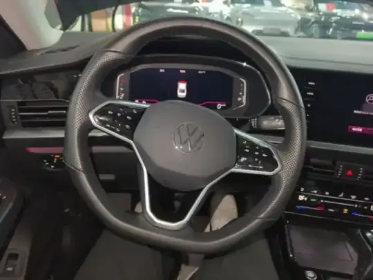 Volkswagen Passat 2023 (24600 км)
