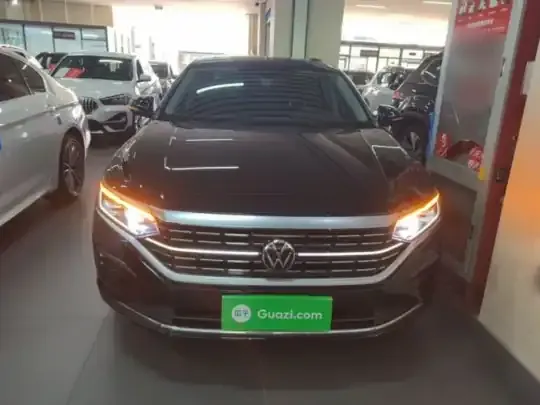 Volkswagen Passat 2023 (24600 км)