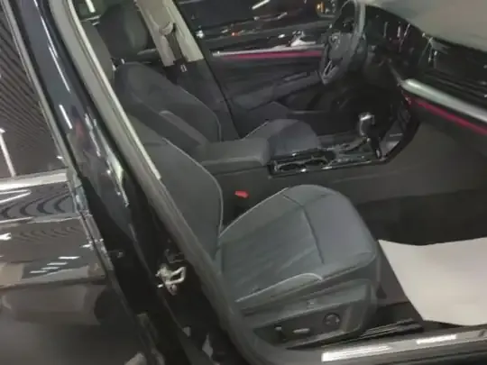 Volkswagen Passat 2023 (24600 км)