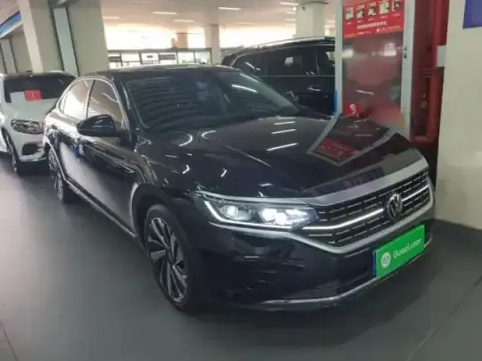Volkswagen Passat 2023 (24600 км)