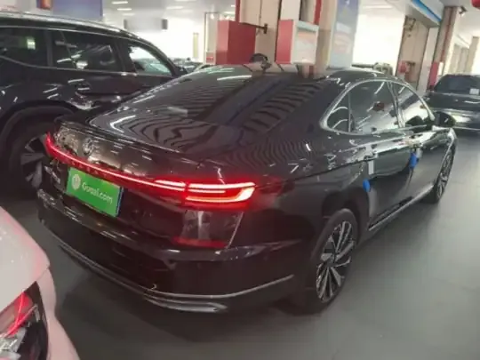 Volkswagen Passat 2023 (24600 км)