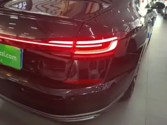 Volkswagen Passat 2023 (24600 км)