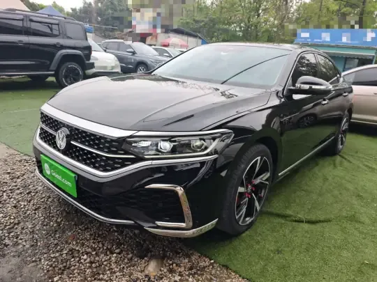 Volkswagen Passat 2023 (41600 км)