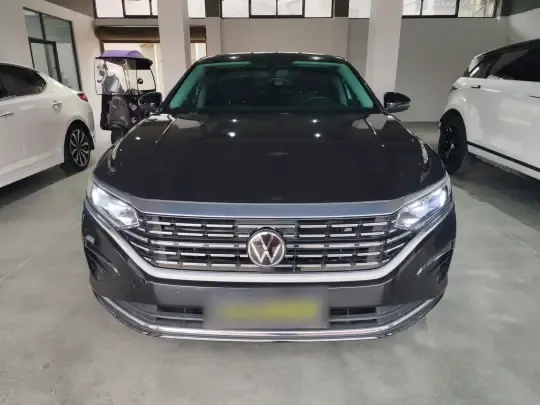 Volkswagen Passat 2023 (69800 км)