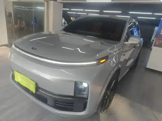 Li Auto L8 2023 (83800 км)