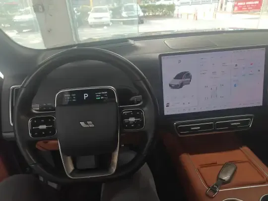 Li Auto L8 2023 (83800 км)