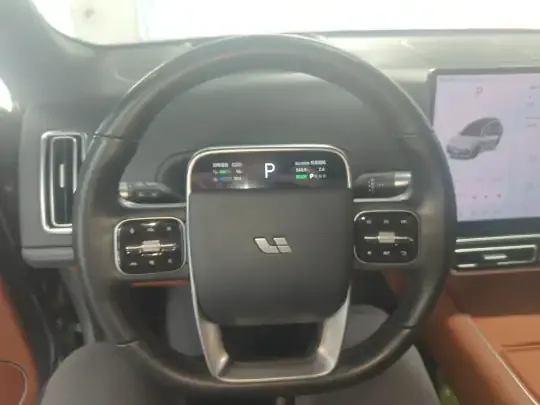 Li Auto L8 2023 (83800 км)