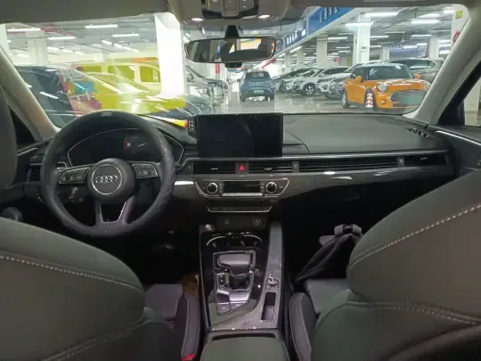 Audi A4L 2023 (28300 км)