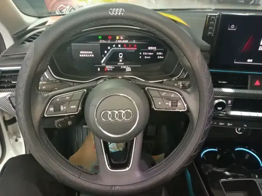 Audi A4L 2023 (28300 км)