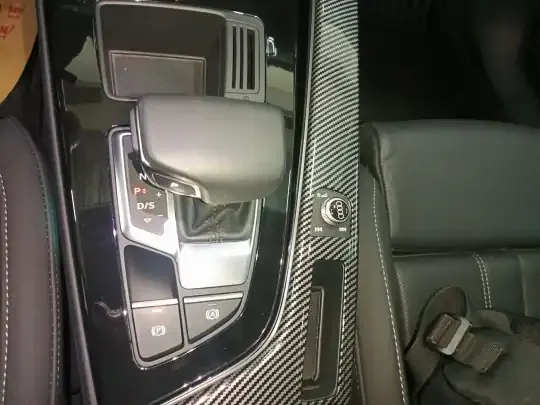 Audi A4L 2023 (28300 км)