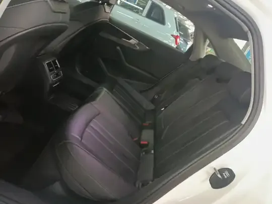 Audi A4L 2023 (28300 км)
