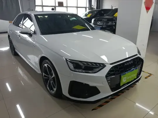 Audi A4L 2023 (28300 км)