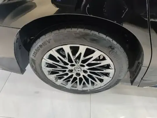 Toyota Vellfire 2023 (33900 км)
