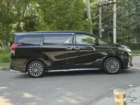 Toyota Vellfire 2023 (33900 км)
