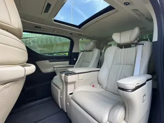 Toyota Vellfire 2023 (33900 км)