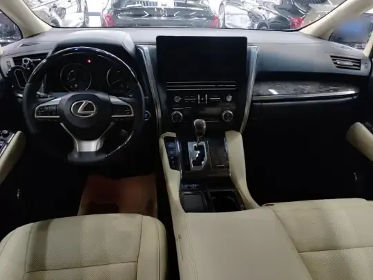 Toyota Vellfire 2023 (33900 км)