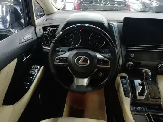 Toyota Vellfire 2023 (33900 км)