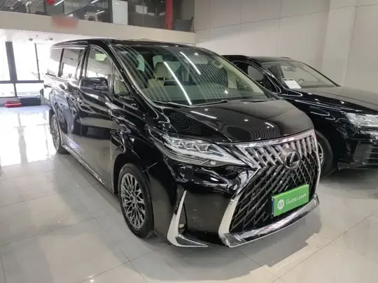 Toyota Vellfire 2023 (33900 км)