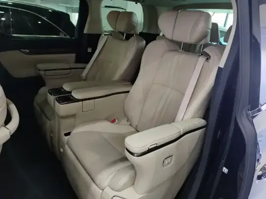 Toyota Vellfire 2023 (33900 км)
