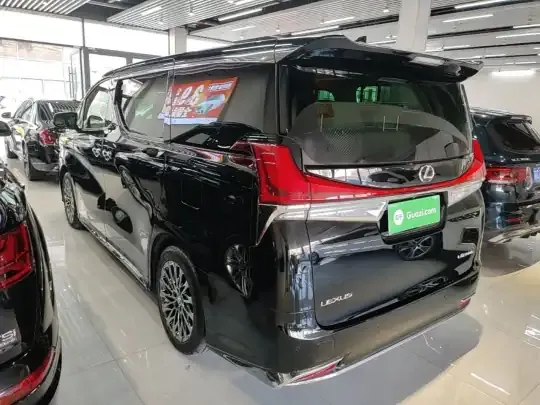 Toyota Vellfire 2023 (33900 км)